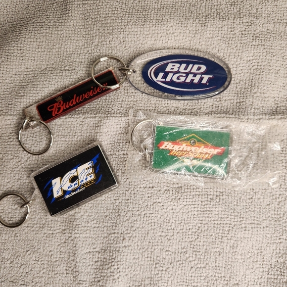 2/$30 Vintage Lot of Budweiser Bud Bud Light Ice Draft Beer Key Chains Keychains - Picture 3 of 9